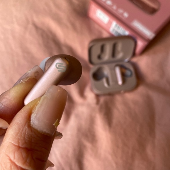 NWB Noise Cancelling Rose Gold London EarPods - Picture 5 of 11